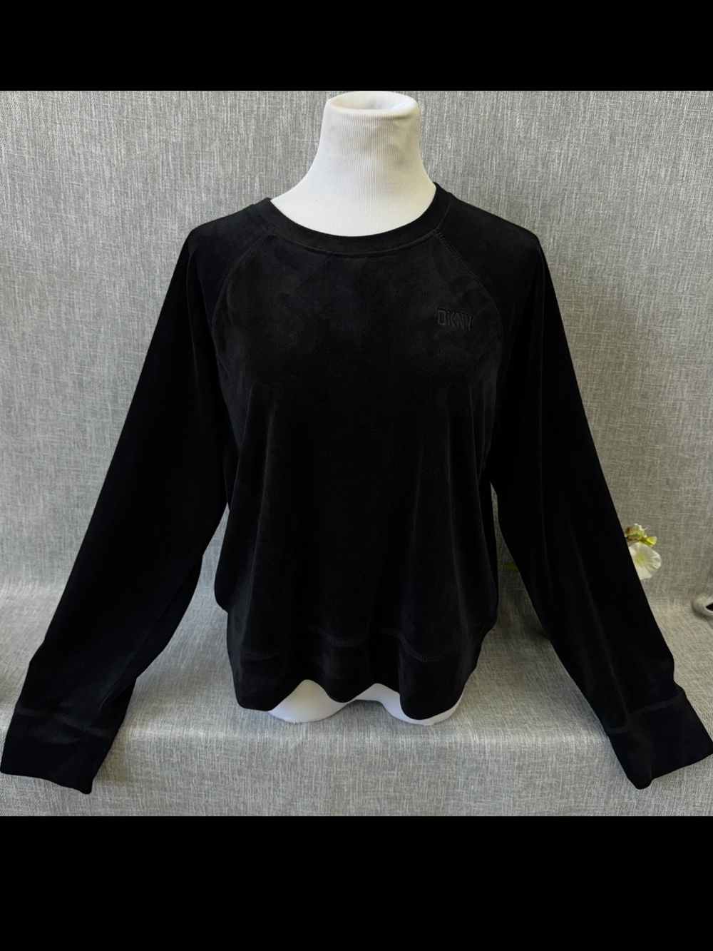 DKNY Sport Black Velvet Velour Pullover Sweatshirt Plush Top Women Size L Goth